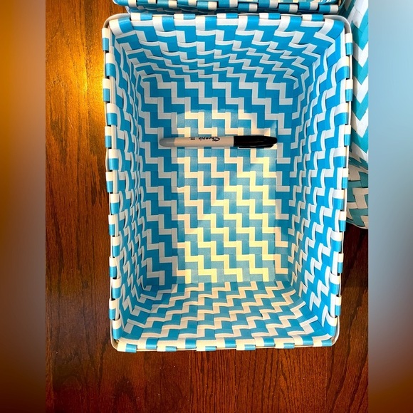 3 turquoise & white chevron woven containers, 1 LRG, 2 MED, excellent condition - Picture 3 of 5